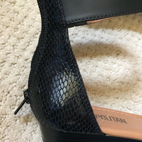 Cosmopolitan Black Faux Snakeskin Ankle Strap Wedge Sandals Size 8 - Picture 5 of 6